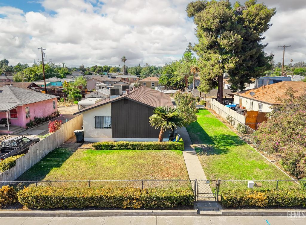 Photo of 3320 Pioneer Drive, Bakersfield, CA 93306 (MLS # 202607964)