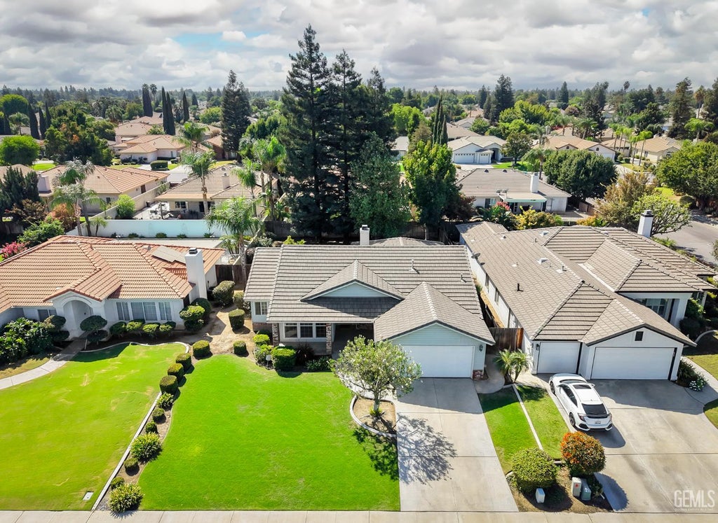 Photo of 10415 Dorchester Street, Bakersfield, CA 93311 (MLS # 202610085)