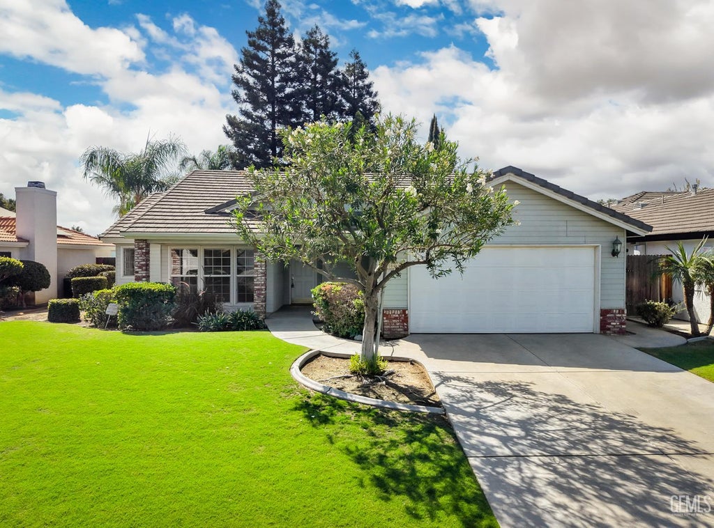 Photo of 10415 Dorchester Street, Bakersfield, CA 93311 (MLS # 202610085)