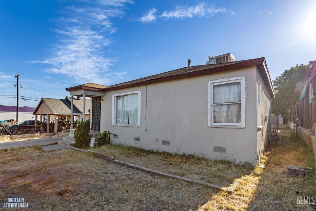 Photo of 1312 Tate Street, Bakersfield, CA 93306 (MLS # 202607865)