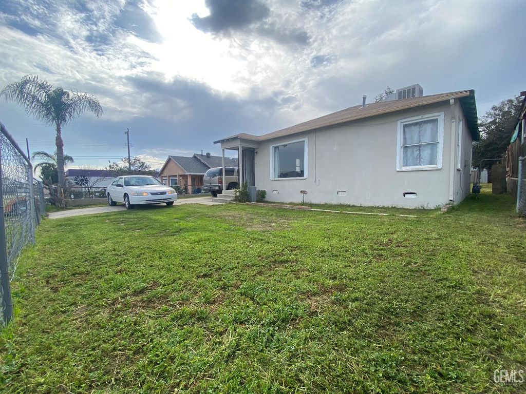 Photo of 1312 Tate Street, Bakersfield, CA 93306 (MLS # 202601424)