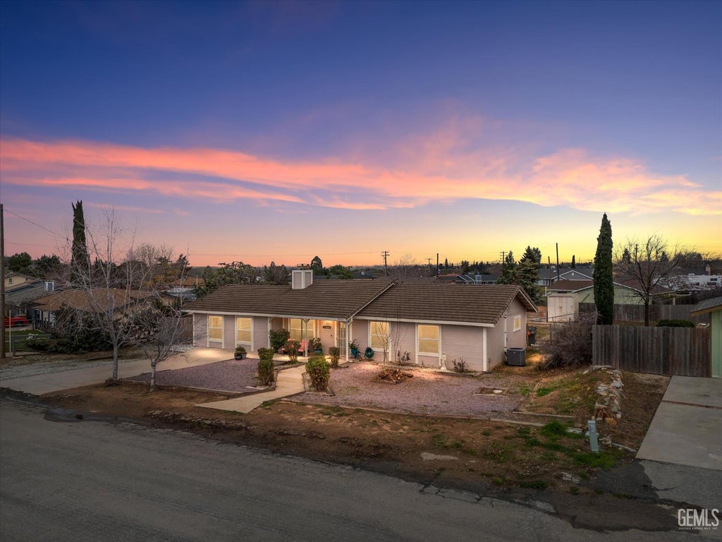 Photo of 19720 Kid Place, Tehachapi, CA 93561 (MLS # 202610419)