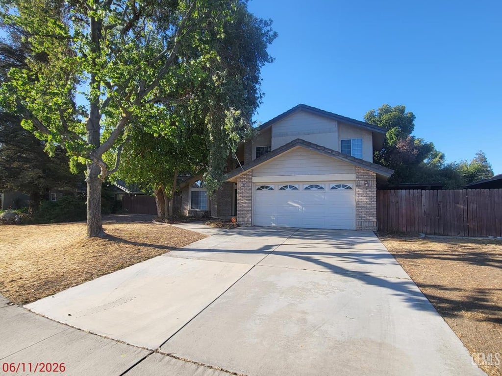 Photo of 13801 Laverton Avenue, Bakersfield, CA 93314 (MLS # 202610121)