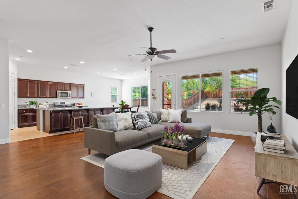 Photo of 9904 Toscana Drive, Bakersfield, CA 93306 (MLS # 202511137)