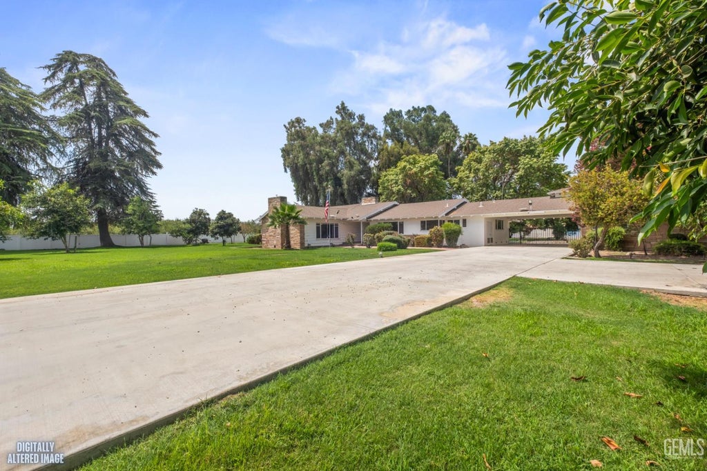 Photo of 15821 Central Avenue, Wasco, CA 93280 (MLS # 202608748)
