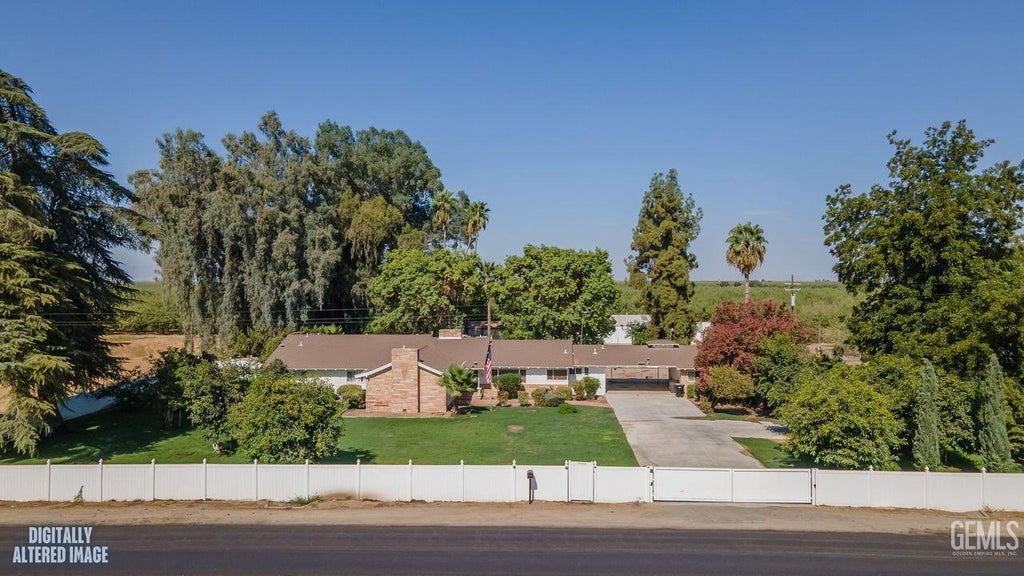 Photo of 15821 Central Avenue, Wasco, CA 93280 (MLS # 202608748)