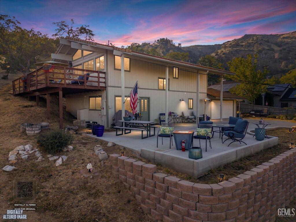 Photo of 21704 Quail Springs Road, Tehachapi, CA 93561 (MLS # 202603792)