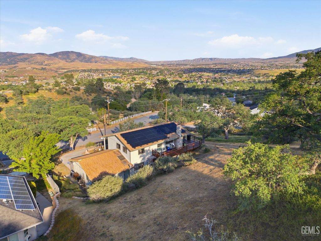 Photo of 21704 Quail Springs Road, Tehachapi, CA 93561 (MLS # 202603792)