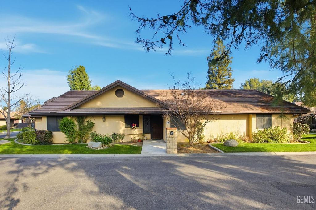 Photo of 2323 Easthills Drive #34, Bakersfield, CA 93306 (MLS # 202601152)