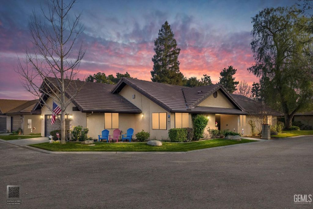 Photo of 2323 Easthills Drive #34, Bakersfield, CA 93306 (MLS # 202601152)