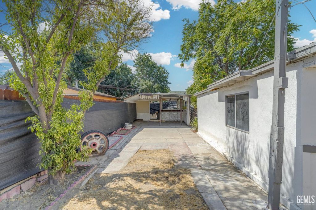 Photo of 931 Texas Street, Bakersfield, CA 93307 (MLS # 202603911)