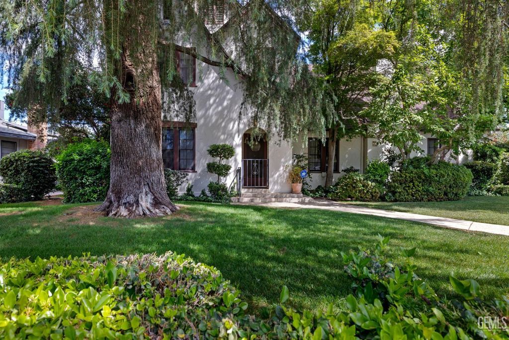 Photo of 240 Pacific Street, Bakersfield, CA 93305 (MLS # 202603997)