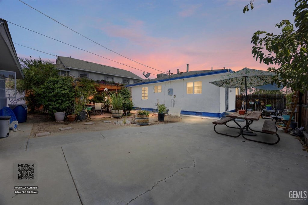 Photo of 523 F Street, Taft, CA 93268 (MLS # 202609654)