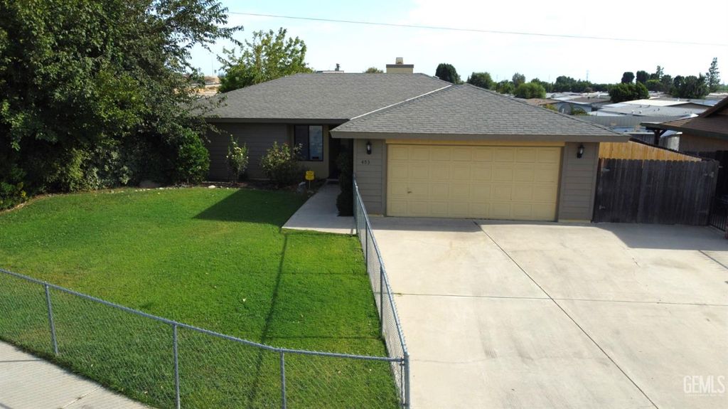 Photo of 453 E Warren Avenue, Bakersfield, CA 93308 (MLS # 202510734)