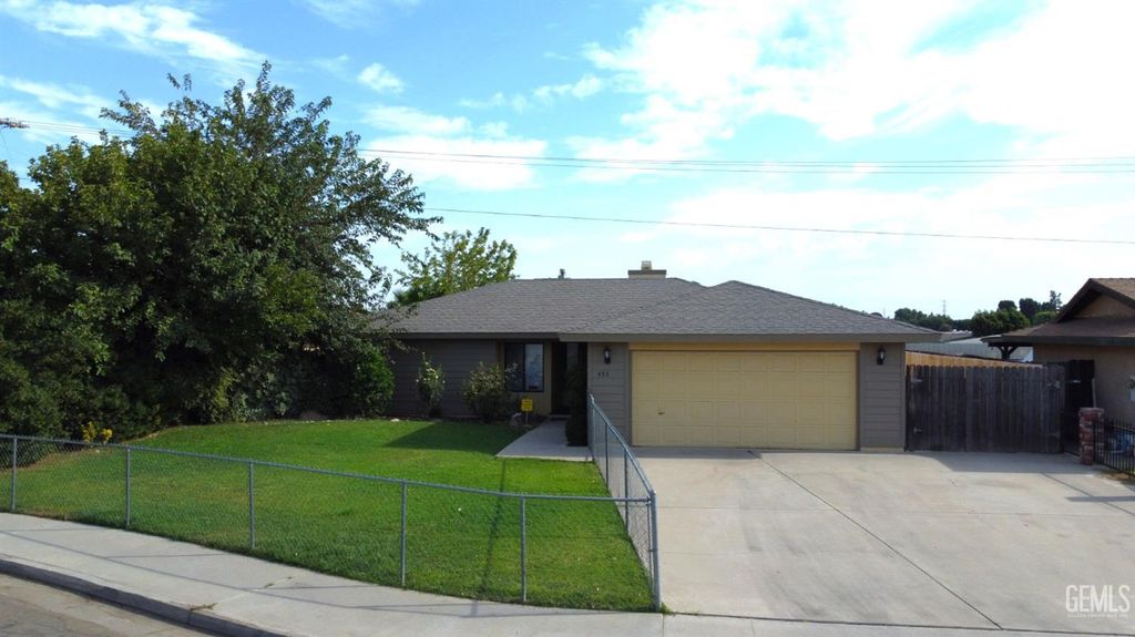 Photo of 453 E Warren Avenue, Bakersfield, CA 93308 (MLS # 202510734)