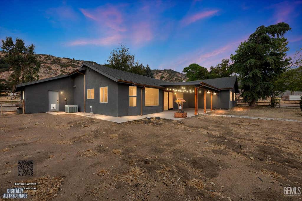 Photo of 26350 Bear Valley Road, Tehachapi, CA 93561 (MLS # 202608603)