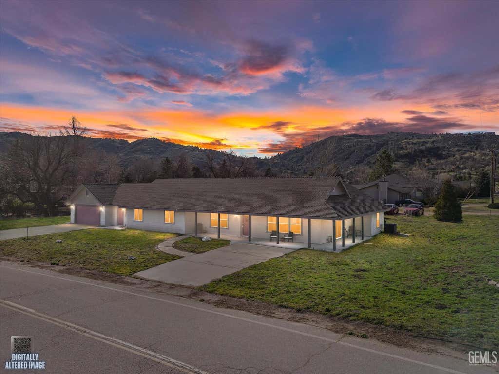 Photo of 30150 Jamaica Dunes Drive, Tehachapi, CA 93561 (MLS # 202608703)