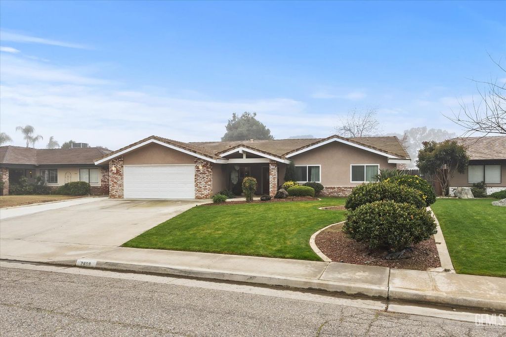 Photo of 7809 Carol Sue Court, Bakersfield, CA 93308 (MLS # 202601633)