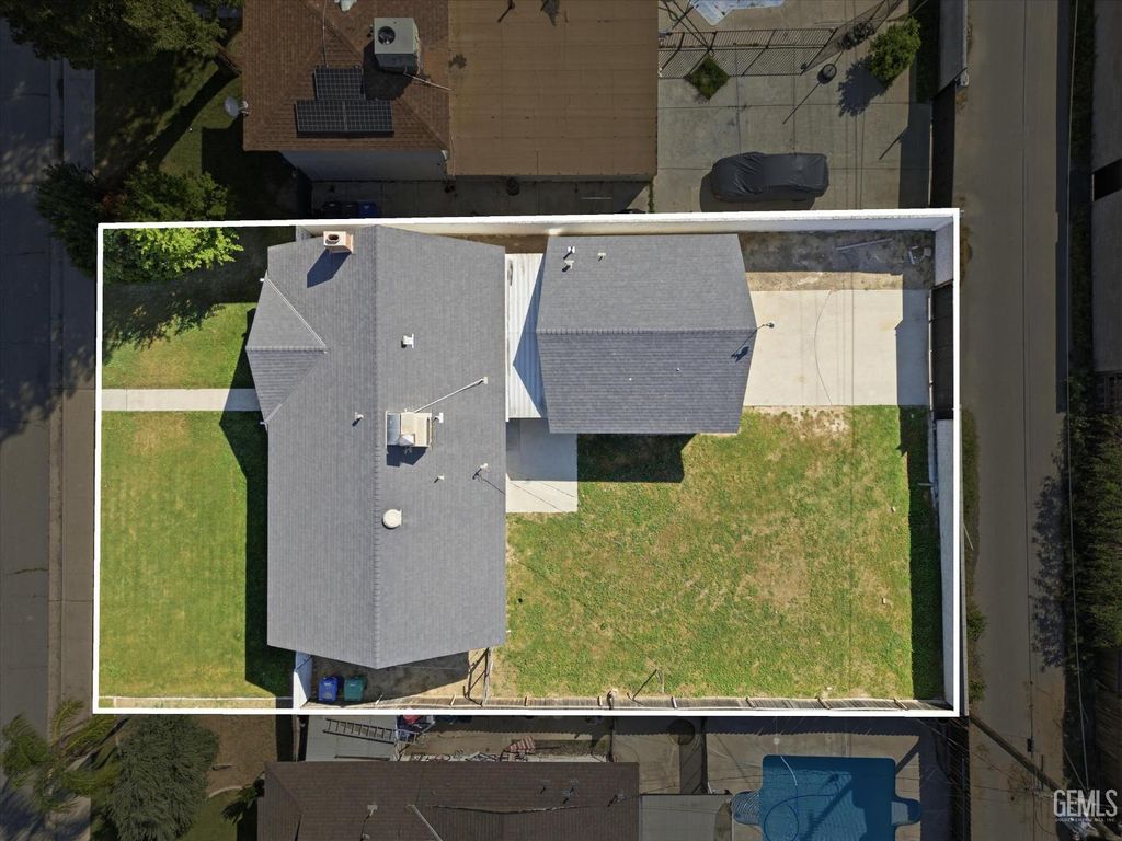 Photo of 1154 State Avenue, Shafter, CA 93263 (MLS # 202603020)