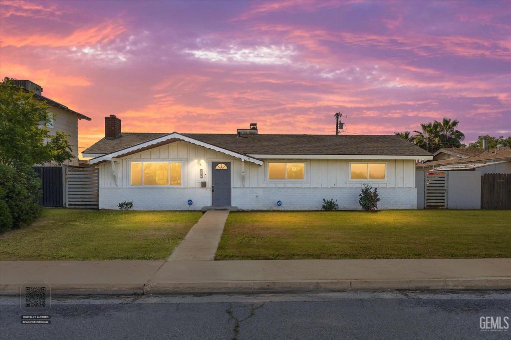 Photo of 1154 State Avenue, Shafter, CA 93263 (MLS # 202603020)