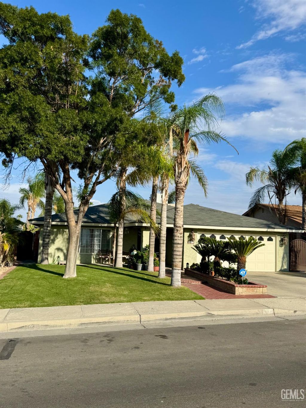 Photo of 408 Church Street, Taft, CA 93268 (MLS # 202511038)