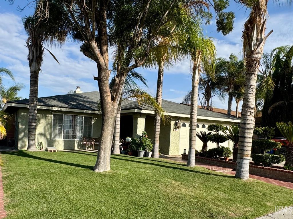 Photo of 408 Church Street, Taft, CA 93268 (MLS # 202511038)