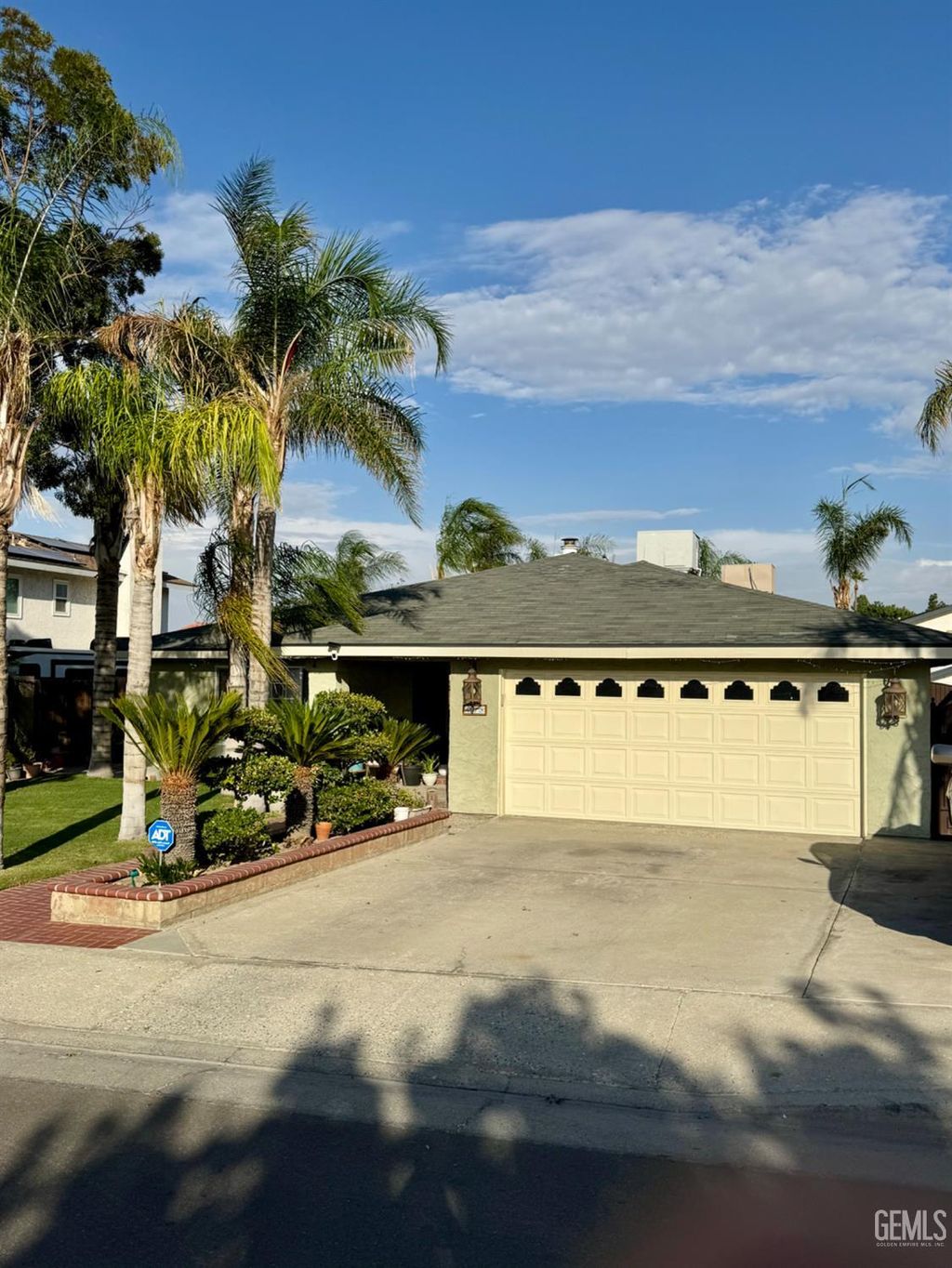 Photo of 408 Church Street, Taft, CA 93268 (MLS # 202511038)