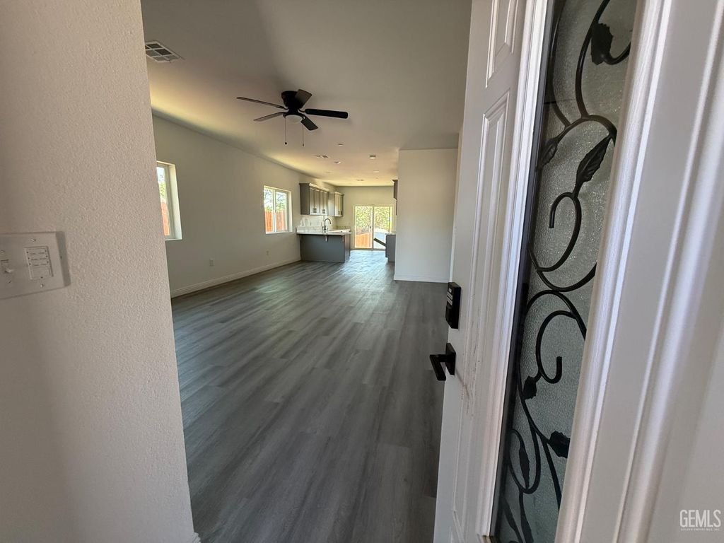 Photo of 1627 Tejon Street, Bakersfield, CA 93305 (MLS # 202603715)