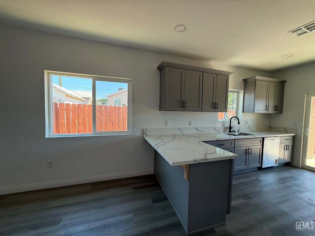 Photo of 1627 Tejon Street, Bakersfield, CA 93305 (MLS # 202603715)