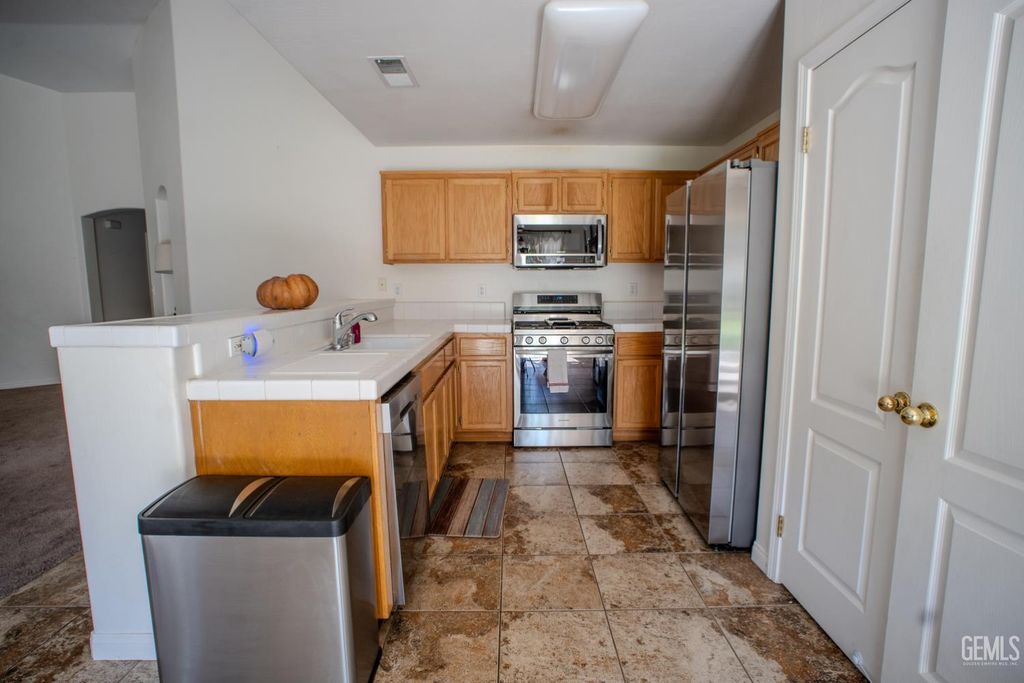 Photo of 11713 Darlington Avenue, Bakersfield, CA 93312 (MLS # 202511109)