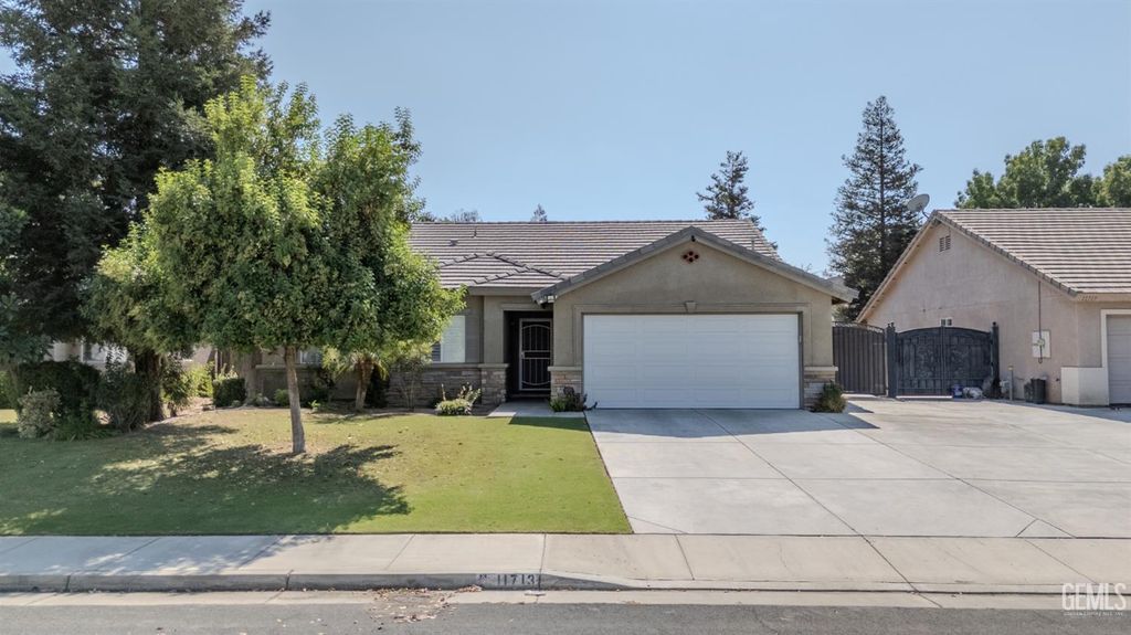 Photo of 11713 Darlington Avenue, Bakersfield, CA 93312 (MLS # 202511109)