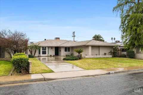 2211 Dayton Avenue, Bakersfield, CA 93304 - MLS#: 202502633