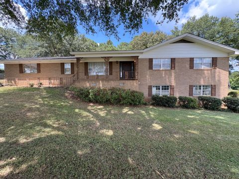 Photo of 917 North Acre Drive, New Albany, MS 38652 (MLS # 25-2780) Photo of 917 North Acre Drive, New Albany, MS 38652 (MLS # 25-2780)