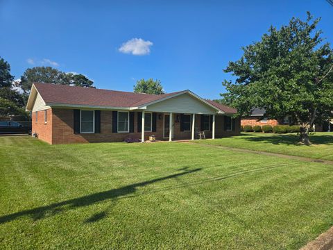 Photo of 2516 Hampton Avenue, Tupelo, MS 38801 (MLS # 25-2906) Photo of 2516 Hampton Avenue, Tupelo, MS 38801 (MLS # 25-2906)
