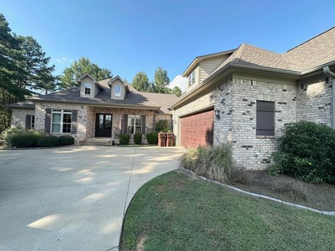 Photo of 186 Timberlane, Tupelo, MS 38801 (MLS # 25-3005) Photo of 186 Timberlane, Tupelo, MS 38801 (MLS # 25-3005)