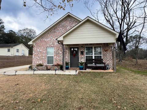 Photo of 504 Hobson St., New Albany, MS 38652 (MLS # 25-4323)