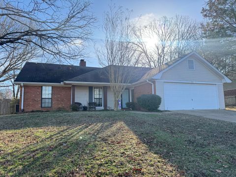 Photo of 912 Holly Hill Drive Dr, Tupelo, MS 38801 (MLS # 26-570)