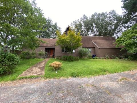 Photo of 2210 Walnut St., Corinth, MS 38834 (MLS # 25-2670) Photo of 2210 Walnut St., Corinth, MS 38834 (MLS # 25-2670)