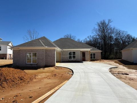Photo of 2820 South Villa Dr, Tupelo, MS 38804 (MLS # 26-660)