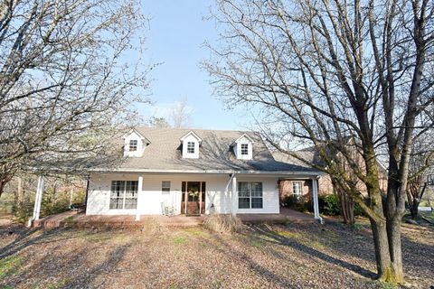 Photo of 148 County Road 1445, Mooreville, MS 38857 (MLS # 26-714)