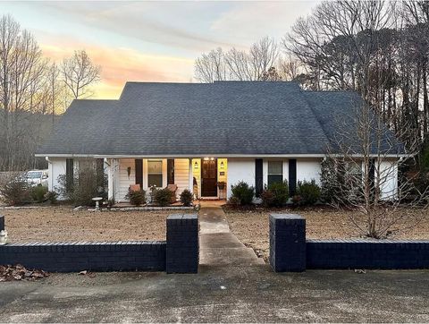 Photo of 1110 Segars Dr., Iuka, MS 38852 (MLS # 26-1580)