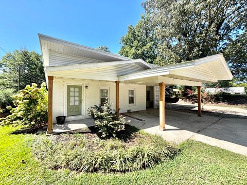 Photo of 405 Stanley, Booneville, MS 38829 (MLS # 25-3076) Photo of 405 Stanley, Booneville, MS 38829 (MLS # 25-3076)