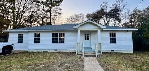 Photo of 401 S Foster Dr., Tupelo, MS 38801 (MLS # 25-4107)