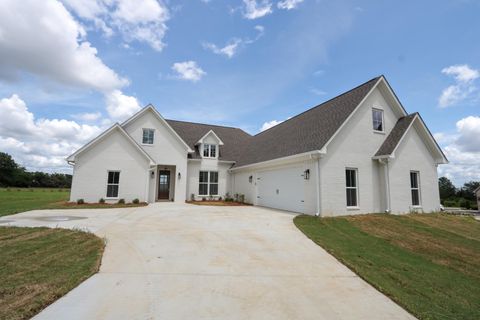 Photo of 1636 Clubside, Tupelo, MS 38801 (MLS # 25-2523)