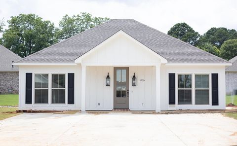 Photo of 1005 Celi Pearl, New Albany, MS 38652 (MLS # 25-3381)