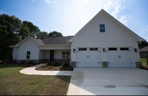 Photo of 3292 Summerlin Drive, Belden, MS 38826 (MLS # 25-4031)