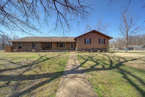 Photo of 3901 Worsham Dr., Corinth, MS 38834 (MLS # 26-906)