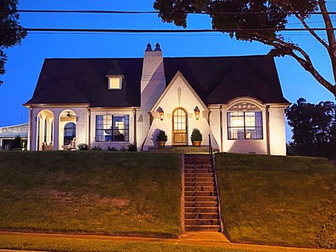 Photo of 305 West Main Street St, Fulton, MS 38843 (MLS # 25-3773)