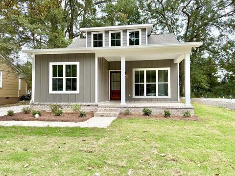 Photo of 1129 Chapman Dr, Tupelo, MS 38804 (MLS # 25-4165)