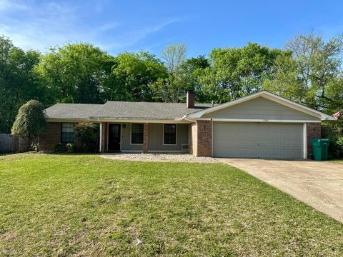 Photo of 2205 Rosewood St., Tupelo, MS 38801 (MLS # 26-1259)